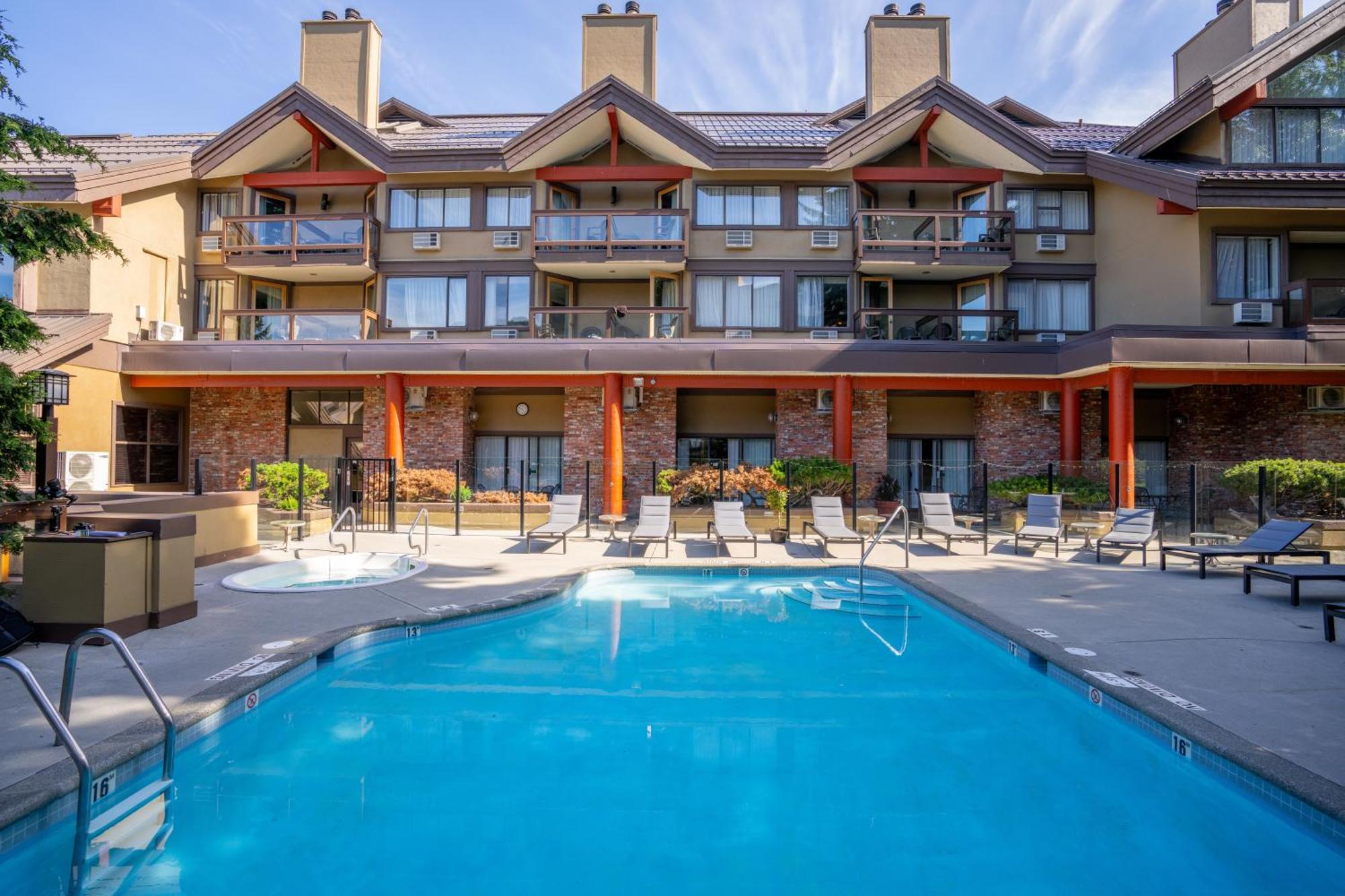 Whistler Village Inn&Suites Exterior foto